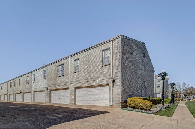 Building Photo - 3800 Tanglewilde St