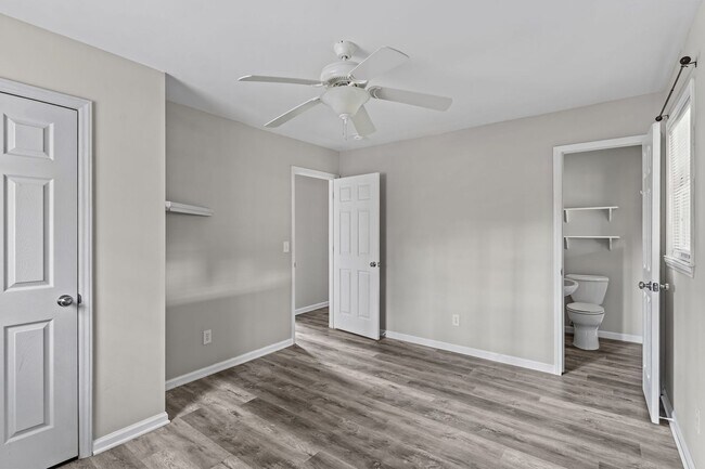 Building Photo - Pet-Friendly | Large Fenced Yard in North Wilmington