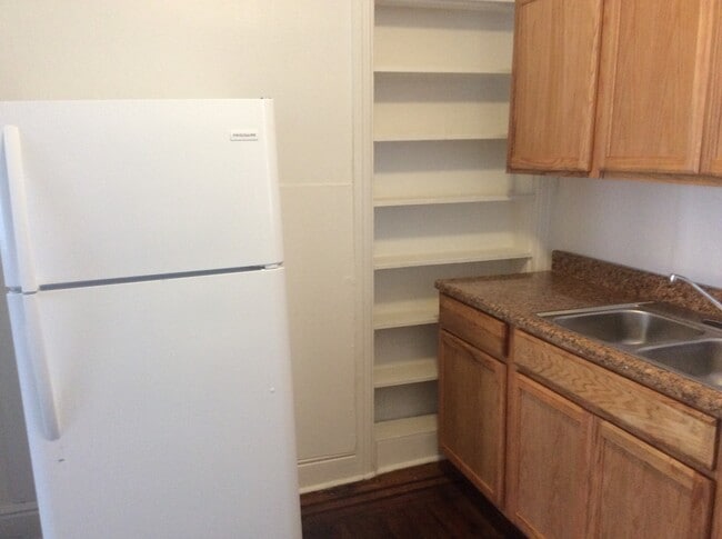 Building Photo - 3 Bedroom 1 Bath Apartment York City SD