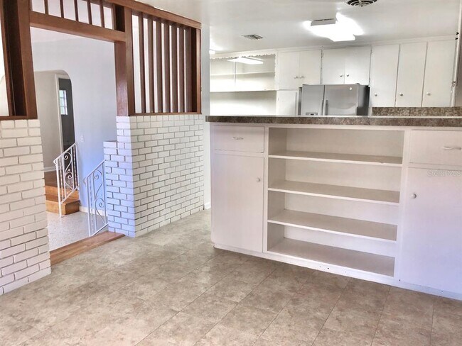 Building Photo - 1310 W Woodlawn Ave