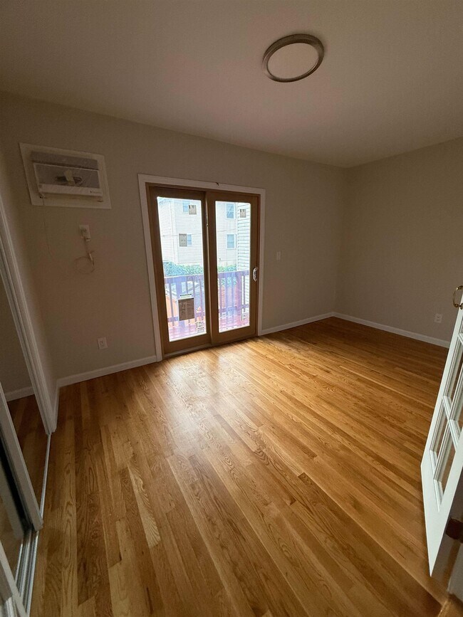 Building Photo - 353 5th St