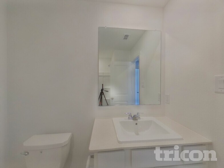 Building Photo - 10700 Dusty Rnch Rd