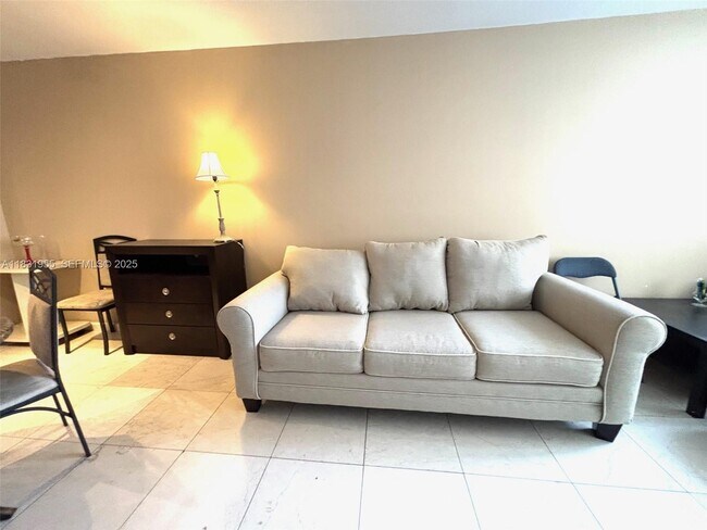 Building Photo - 1817 S Ocean Dr