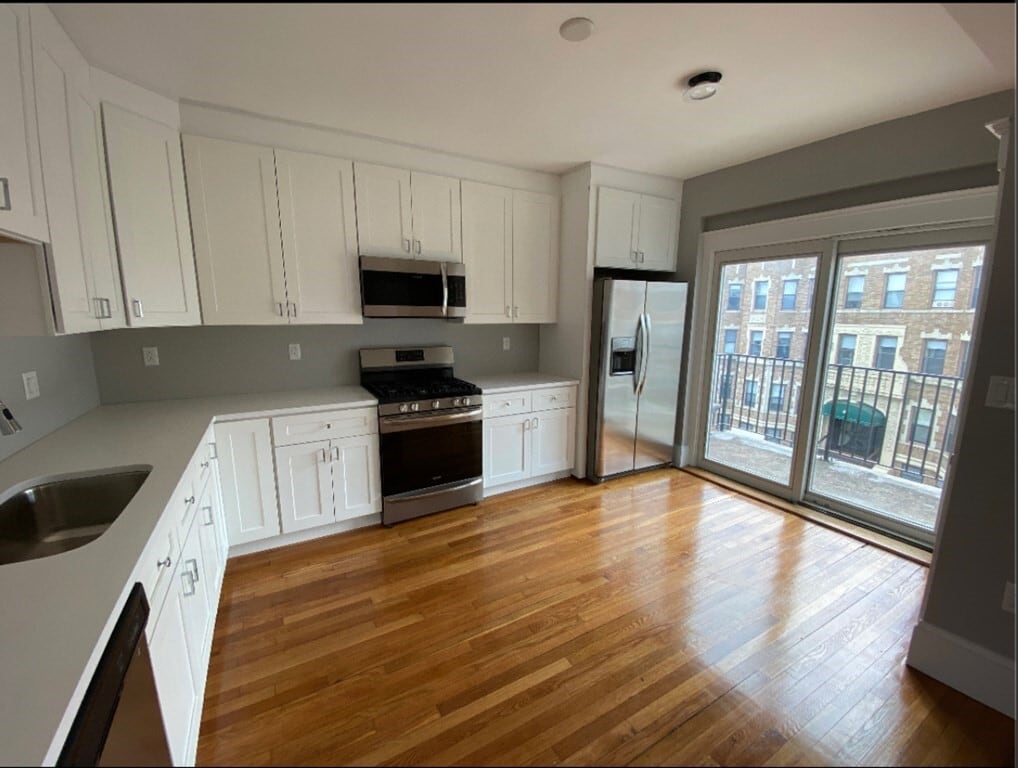 Building Photo - 190 Kelton