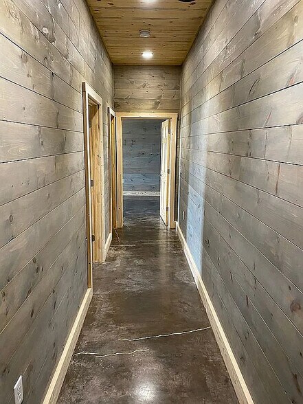 Building Photo - 978 Lakeview Dr