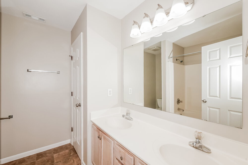 Building Photo - 8538 Baypointe Dr