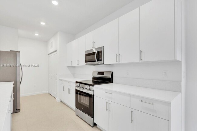 Building Photo - 3050 Park Pl