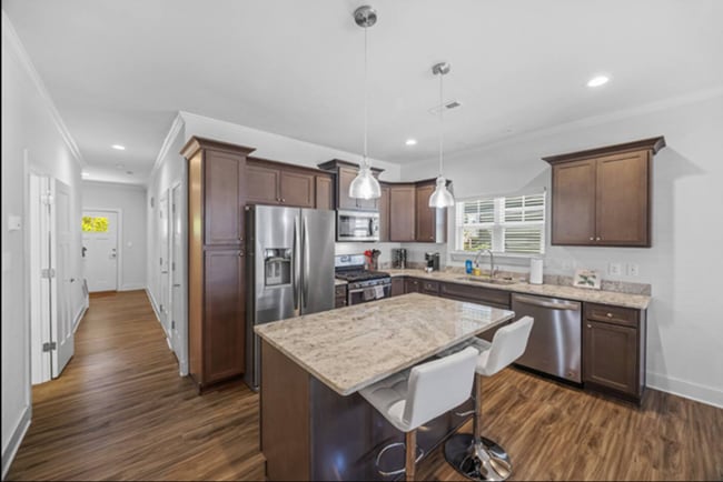 Building Photo - 3 Bed, 2.5 Bath - Lucky Penny - Furnished ...