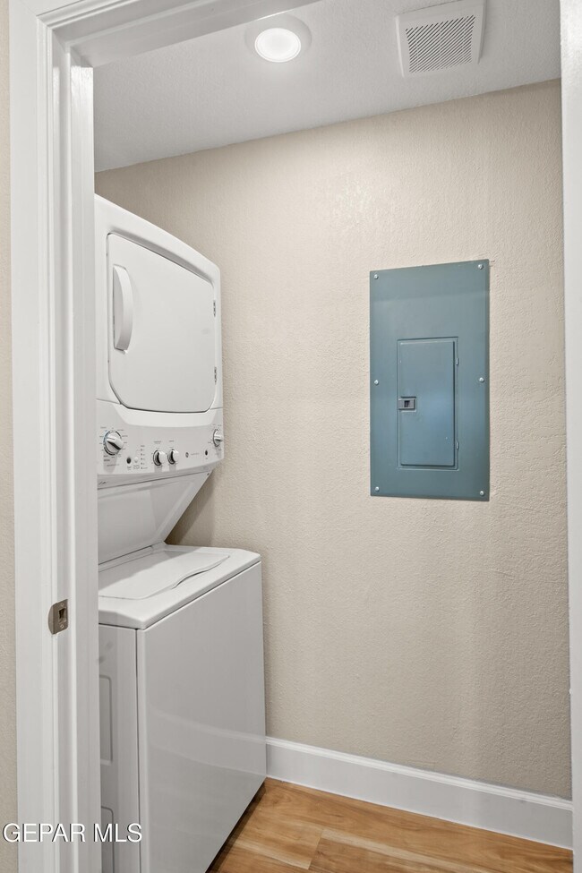 Building Photo - 6305 Palo Verde Pl