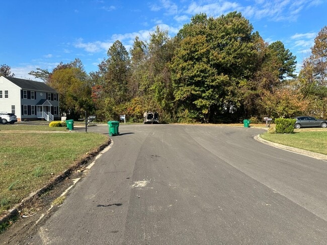 Building Photo - 3 bed 2 bath in Henrico! Yard, Central HVAC, laundry, great neighborhood!