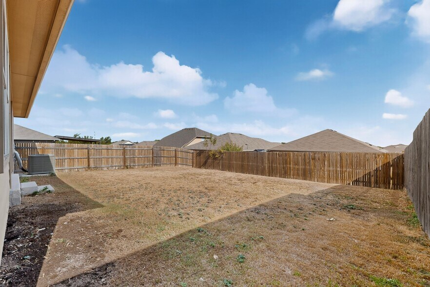 Building Photo - 402 Pentire Way