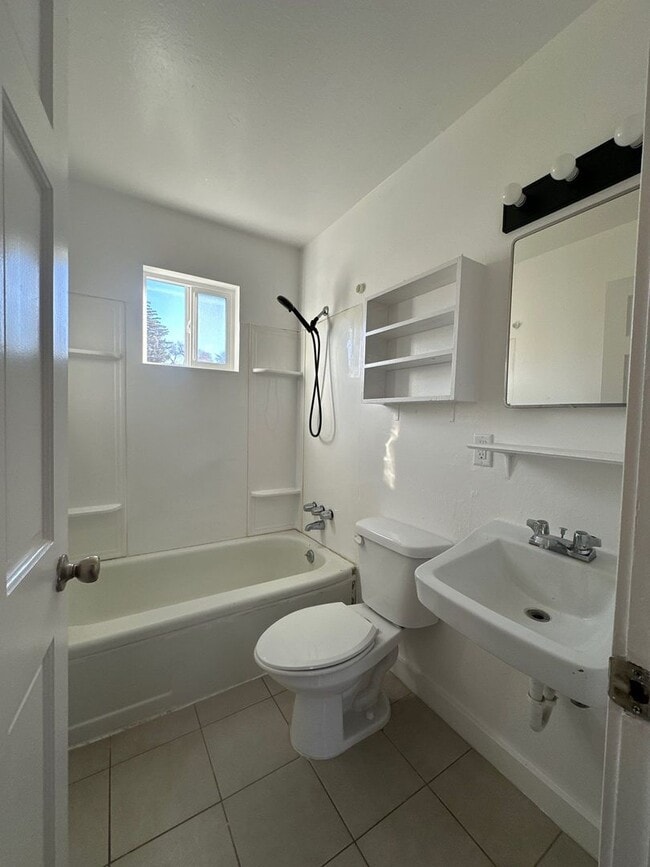 Building Photo - 2250 Home Ave