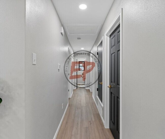 Building Photo - 1190 Greenwood Ln