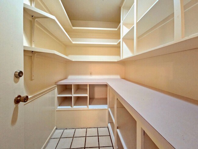 Building Photo - 4 Bedroom Home Near LCU with HUGE Bonus Room