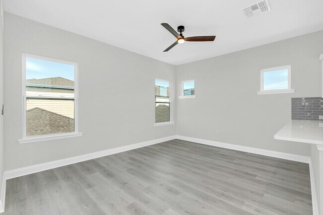 Building Photo - 6498 Barnstorm Wy