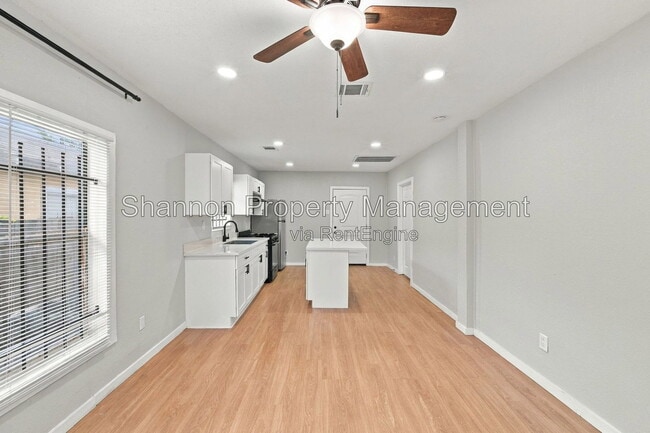 Building Photo - 2903 Burkett St.