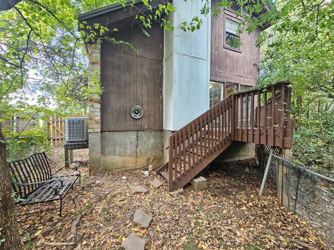 Building Photo - 2502 Jones Rd