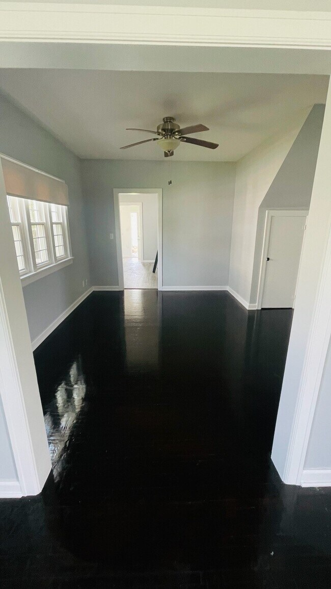 Building Photo - 837 Park St