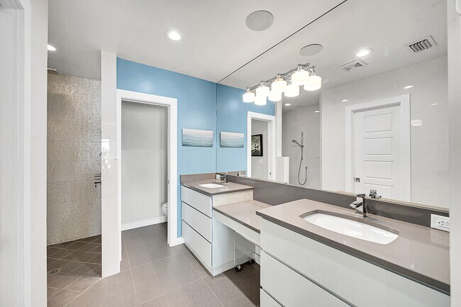 Building Photo - 6767 Tradewind Way