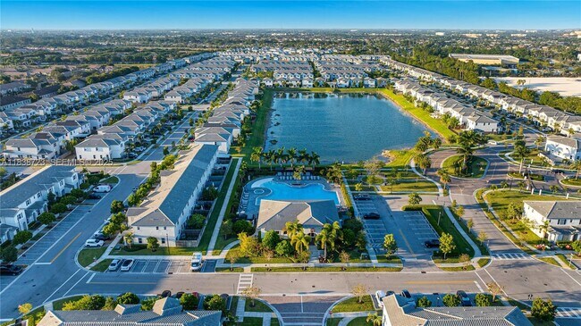 Building Photo - 2649 SE 13th St