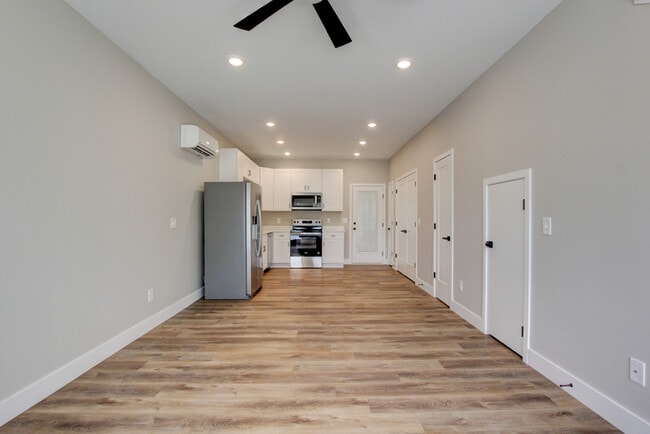 Building Photo - 238 3rd St