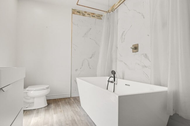 Building Photo - ***MOVE IN SPECIAL*** Modern 3BR Townhome | Garage + Driveway Parking | Yard | Pool | Pet Friendl...