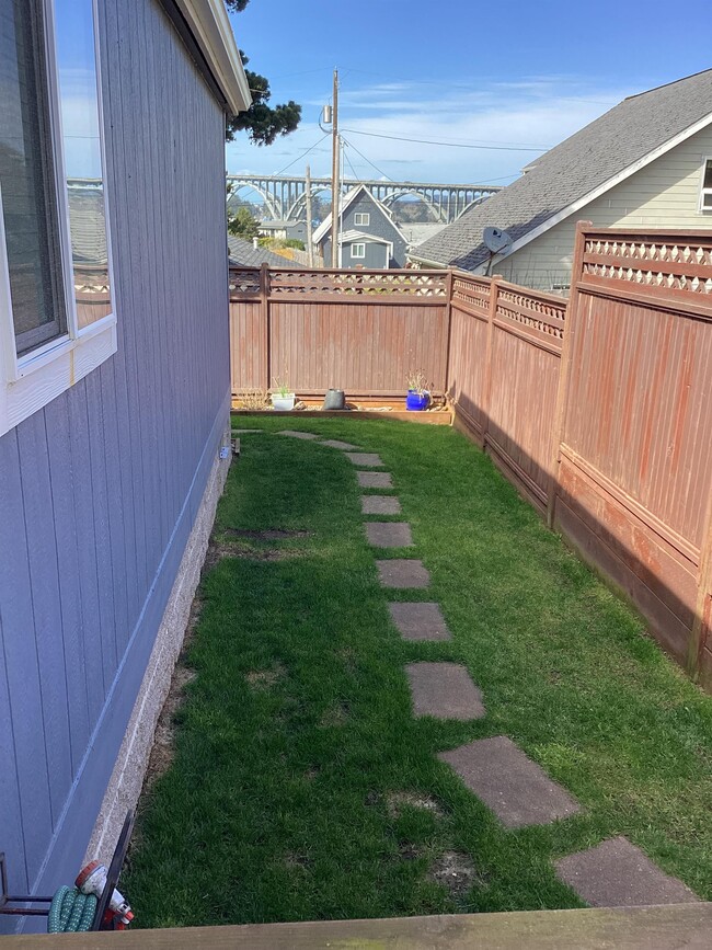 Building Photo - 250 SW 30th St