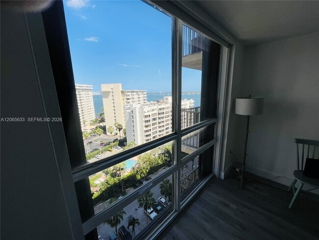 Building Photo - 1450 Brickell Bay Dr