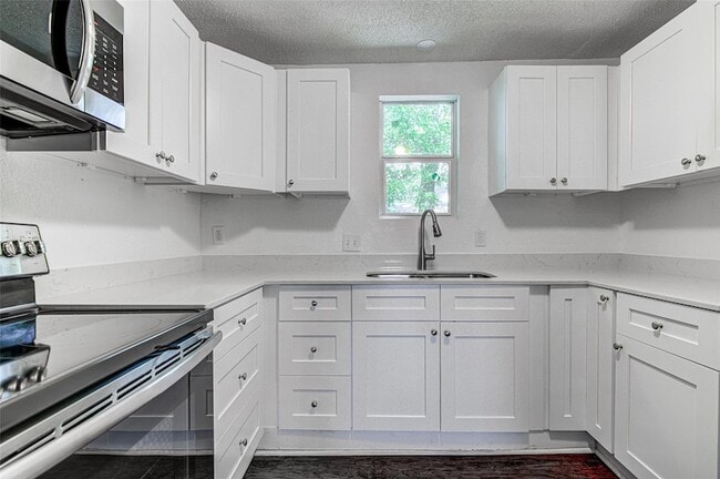 Building Photo - 2910 E 12th St