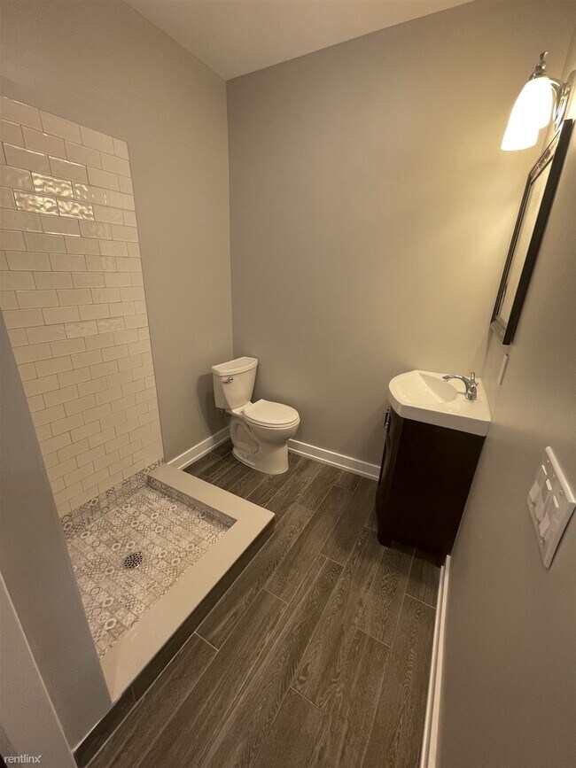 Building Photo - 1 br, 1 bath Duplex - 168 Green Lane Level 1