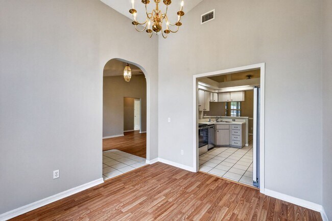 Building Photo - Available Now! Move-In Ready 3BR Home with Florida Room & Shed