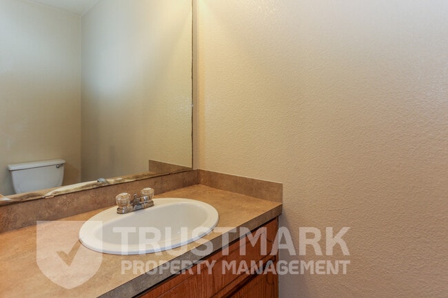 Building Photo - 4001 Pilgram Dr