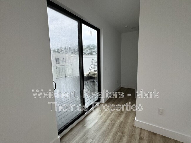 Building Photo - 1115 Nova St