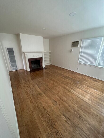 Building Photo - 6546 Hazeltine Ave