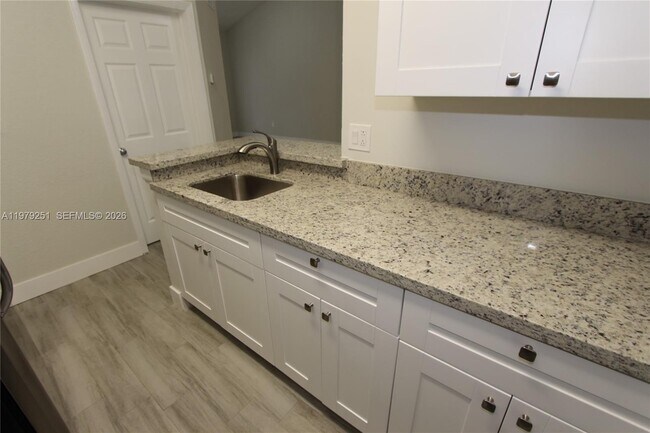 Building Photo - 2831 N Oakland Forest Dr