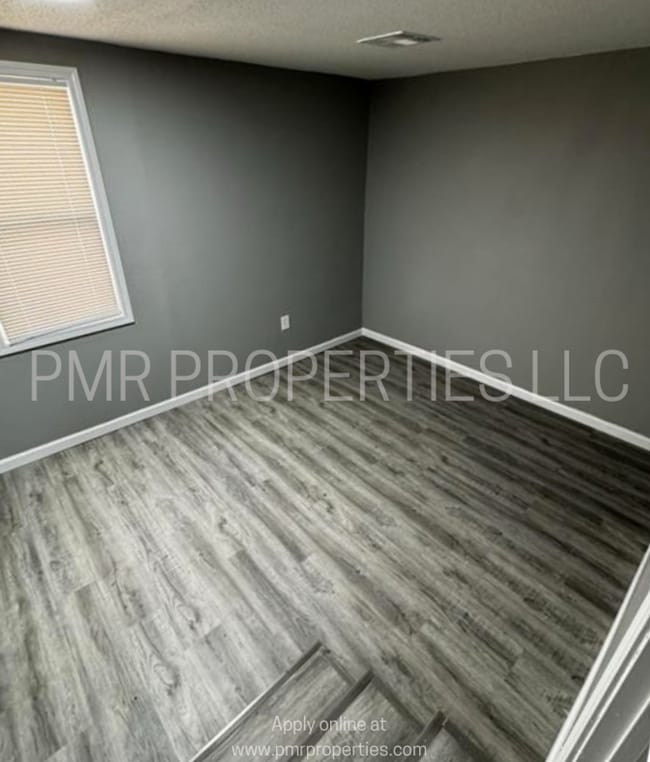 Building Photo - 3Bedroom/1Bathroom Home