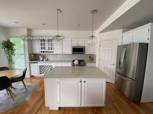 Building Photo - Beautiful Federal Way home you don't want to miss