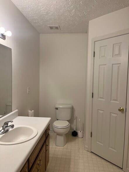 1st primary bathroom - 2047 Horncastle Dr