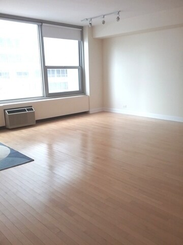 Building Photo - 3600 N Lake Shore Dr