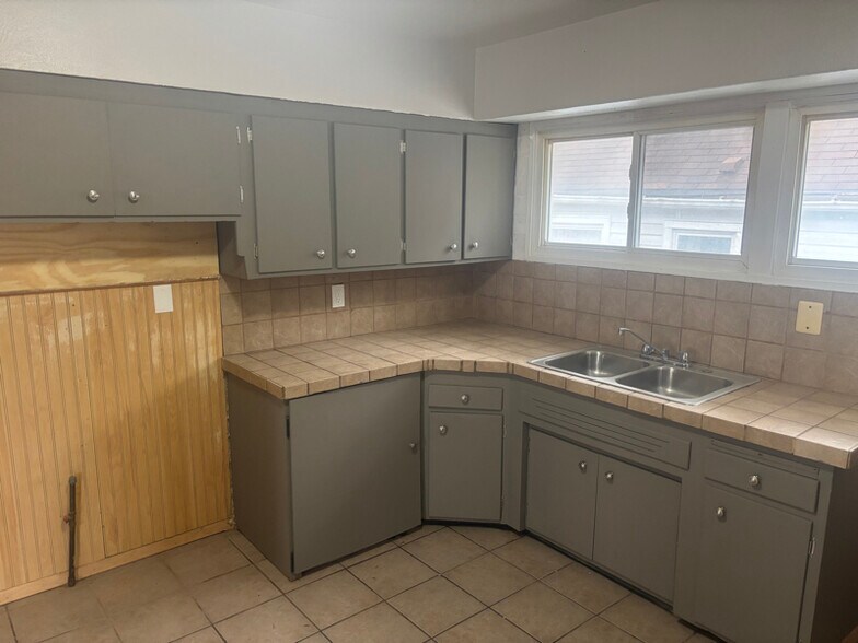 Building Photo - 4457 E 154th St