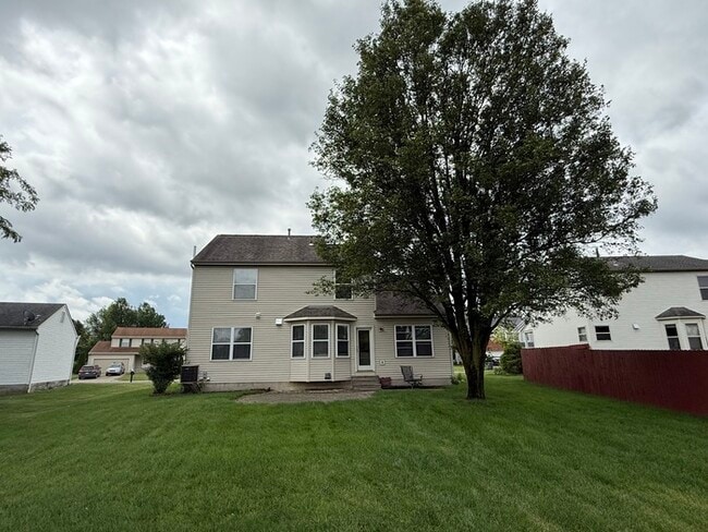 Building Photo - Gorgeous home with large backyard