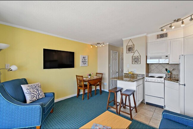 Building Photo - 6102 Seawall Blvd
