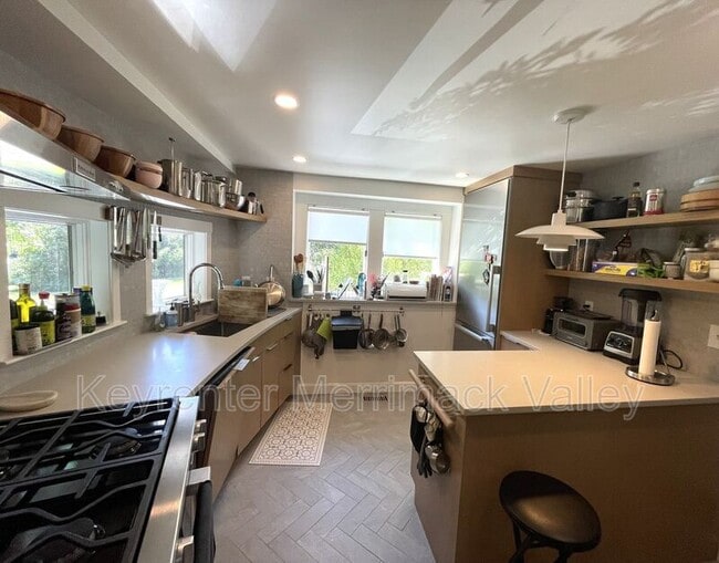 Building Photo - 44 River St