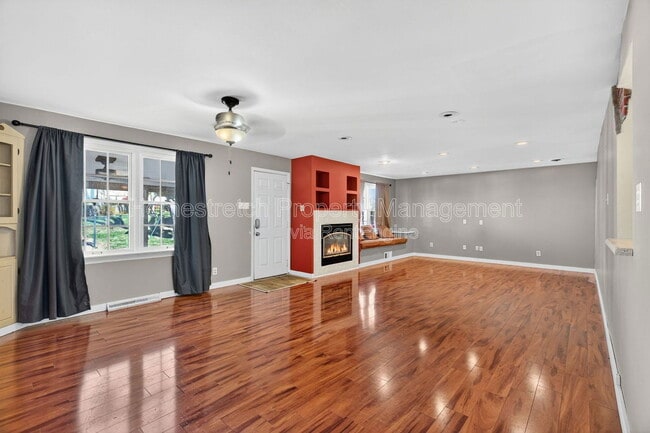 Building Photo - 1255 St Antoine St