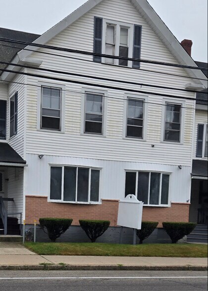Building Photo - 758 Main St