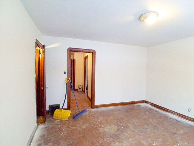 Building Photo - 3 BED, 1 BATH BEAUTIFUL SINGLE-FAMILY HOME IN CLEVELAND!
