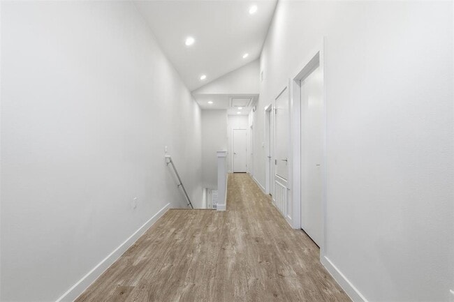 Building Photo - 801 N Bluff Dr