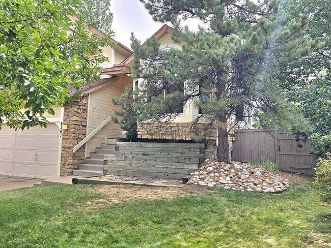 Building Photo - "Charming 4-Bedroom Retreat in Castle Rock with 2.5 Baths, Fenced yard, 2 car attached garage - Y...