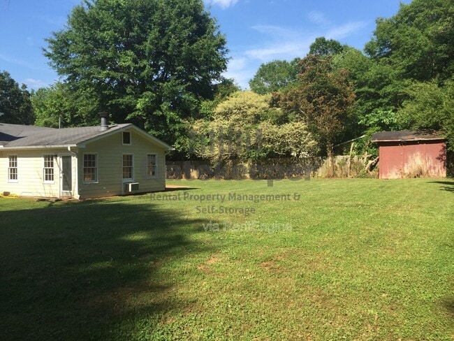 Building Photo - 695 Georgia Ave