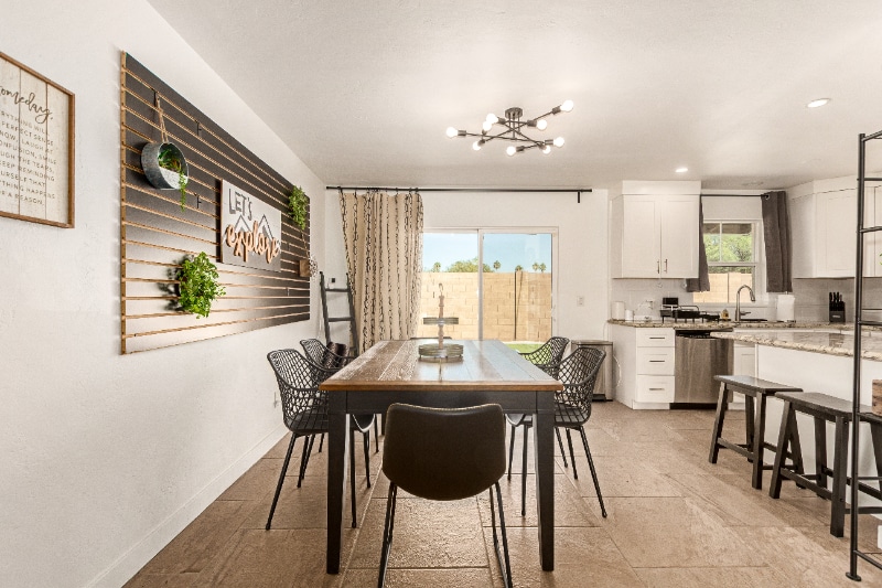 Building Photo - 1328 W 6th St